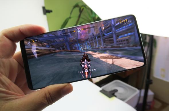 Putere volum Samsung Galaxy S20+: Samsung-Galaxy-S20-Plus_098.JPG