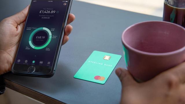 <b>Companiile fintech vor să spargă monopolul pieţei POS şi să aducă soluţia mPOS pentru telefoanele Android</b>Marile companii din zona fintech vor să revoluţioneze modul în care facem plăti mobile şi vor să spargă piaţa POS-urilor. Mai nou s-a creat o alianţă a companiilor fintech, care propun soluţii de plată pe baza de PIN folosind telefoane Android.