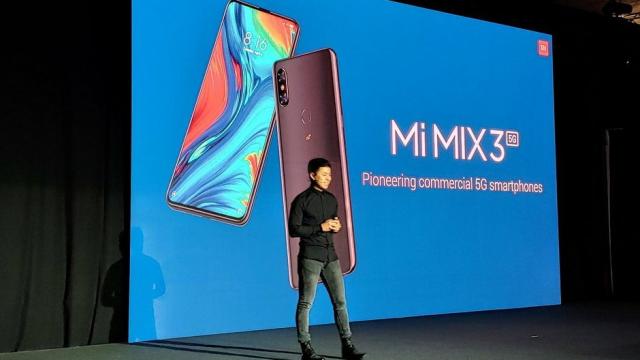 <b>MWC 2019: Xiaomi anunţă versiunea 5G a lui Mi Mix 3; Avem și data lansării, plus preţul lui Mi 9 în Europa</b>MWC 2019 este în plin avânt, în prima zi de keynote-uri şi lansări, unde Xiaomi a avut la rândul său un eveniment. Chinezii nu au scos pliabilul la înaintare încă, ci s-au axat pe 5G. au prezentat o versiune 5G de Mi Mix 3 şi data de lansare şi preţul..