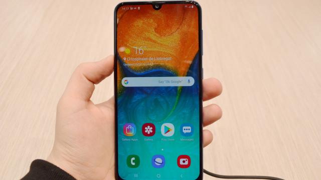 <b>MWC 2019: Samsung Galaxy A50 - Prezentare hands-on cu cel mai dorit telefon midrange din Barcelona</b>Probabil cel mai solicitat telefon pentru hands on de la MWC 2019 este Samsung Galaxy A50, judecând după comentariile voastre de pe YouTube. Ei bine iată că am filmat şi această serie de prime impresii şi o vedeţi în format video mai jos.