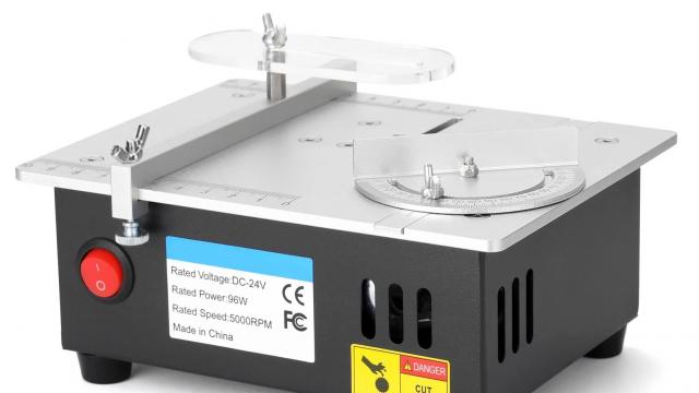 <b>Te simți inspirat? La Cafago găsești o mini masă multifuncțională cu fierăstrău electric, bună pentru proiectele tale DIY</b>Astăzi am dat peste un produs interesant în oferta celor de la Cafago și anume o masă multifuncțională ce include un mini fierăstrău electric, bun pentru proiectele tale DIY. Acesta se va livra rapid, în termen de 3-5 zile lucrătoare