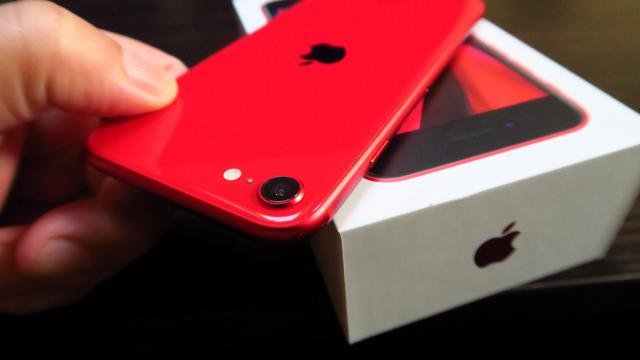 <b>Mobicast #309: Podcast cu dezbatere despre a doua moarte a celor de la Nokia, lansări Microsoft Surface, Meizu 17 şi eSIM la Vodafone</b>Dacă e final de săptămână şi începutul uneia noi, e momentul pentru un nou Mobicast. Am ajuns la episodul #309 din podcast-ul şi videocast-ul săptămânal, iar subiectul de dezbatere al săptămânii este "A doua moarte Nokia sau renaşterea să?".