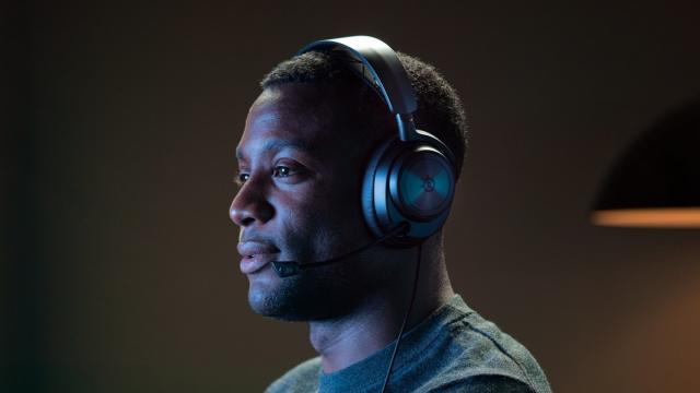 <b>E LUNI e AMAZON: SteelSeries Arctis Nova Pro Wireless – căști premium cu ANC, autonomie nelimitată și sunet 360° pentru gaming și multimedia</b>Dacă ești genul care pornește săptămâna în forță, episodul de azi din seria „E LUNI e AMAZON” e exact ce-ți trebuie! În plină Tech Week pe Amazon, am dat peste una dintre cele mai apreciate căști de gaming ale momentului – SteelSeries Arctis Nova Pro