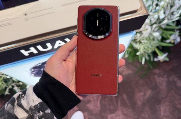 HUAWEI Mate X7 - Fotografii eveniment lansare: Mate-X7_ (3).jpg