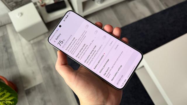 <b>Honor Magic8 Lite: Baterie cu upgrade fantastic, ajungem la 7500 mAh și dăm clasă multor flagship-uri</b>Marele upgrade adus de Honor Magic8 Lite trebuie să fie bateria și chiar dacă predecesorul avea 6600 mAh, n-are cum să nu-ți surâdă ideea unei baterii și mai mari, de 7500 mAh (Si/C) pentru noi în Europa. China are 8300 mAh