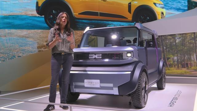 <b>Dacia Hipster stârnește curiozitatea americanilor; Conceptul e văzut ca o mașină electrică funcțională, de oraș, gândită minimalist</b>Conceptul Dacia Hipster a fost prezentat undeva la finalul anului 2025 și deja a câștigat premiul pentru designul anului în cadrul Top Gear Awards 2025. Vorbim despre un microcar electric care reușește să „sară” dincolo de tendințele actuale din