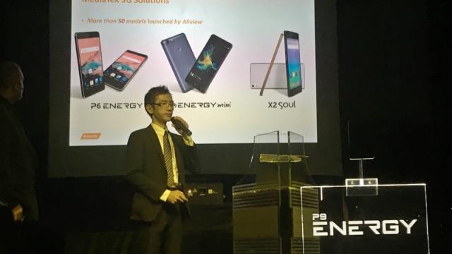 <b>Încă o sursă confirmă colaborarea MediaTek - Samsung, de această dată un director MediaTek aflat în România!</b>Prezent în cadrul evenimentului MediaTek de ieri, Arthur Wang - Senior Director al MediaTek, a răspuns și unor întrebări puse de către publicația Lab501, răspunsul la una dintre acestea fiind cu adevărat interesant. Este vorba despre întrebarea ce