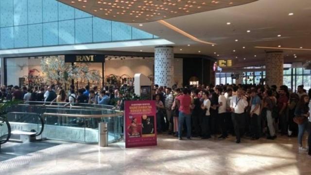 <b>Xiaomi se extinde în Turcia, deschide primul magazin acolo</b>Cei de la Xiaomi își continuă extinderea și la doar câteva zile de la apariția unui prim telefon al companiei în oferta unui operator de la noi iată că aflăm unde s-a mai deschis un magazin fizic al chinezilor. După cum spune și titlul, acesta este