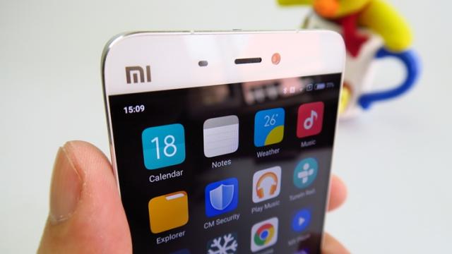 <b>Xiaomi Mi 5 primește MIUI 10 Global, ce aduce gesturi navigaționale și mod Portrait pentru camera foto</b>Deși a fost lansat în urmă cu mai bine de doi ani iată că smartphone-ul Xiaomi Mi 5 continuă să primească actualizări, un exemplu recent fiind sosirea lui MIUI 10 în varianta Global Stable. Acest release aduce lucruri foarte interesante pentru