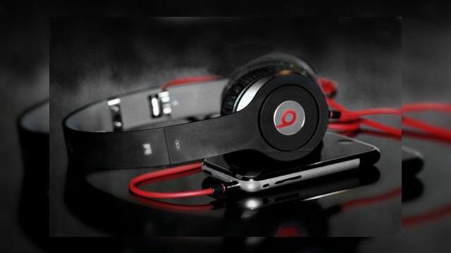 <b>Apple confirmă achiziția Beats Electronics, la prețul de 3 miliarde de dolari</b>Cea mai mare achiziție Apple a fost confirmată astăzi, gigantul din Cupertino urmând să plătească 3 miliarde de dolari pentru Beats Electronics. Existau zvonuri despre această tranzacție încă de acum câteva săptămâni și zvonurile afirmă...