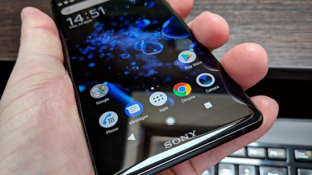 <b>Sony Xperia XZ3 ar urma să vină la IFA 2018 fără breton şi cu rezoluţie Full HD+</b>Continuă scăpările legate de Sony Xperia XZ3 şi după ce am văzut terminalul apărând în randări şi specificaţii, azi este momentul să aflăm şi ceva detalii despre ecranul său. S-ar părea că Sony se va mulţumi cu o rezoluţie Full HD+ pentru acest flagship d