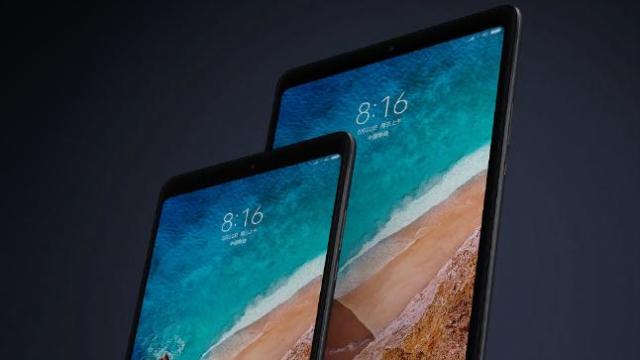 <b>Xiaomi Mi Pad 4 Plus debutează oficial: tableta de 10 inch cu preţ sub 300 de dolari şi 4G LTE</b>Zvonurile apărute în ultima vreme s-au adeverit şi Xiaomi chiar pregătea o tabletă cu ecran de 10 inch. E vorba despre Xiaomi Mi Pad 4 Plus, care vine în completarea lui Mi Pad 4 cel lansat în iunie. E un device mai mare, cu o baterie mai generoasă..