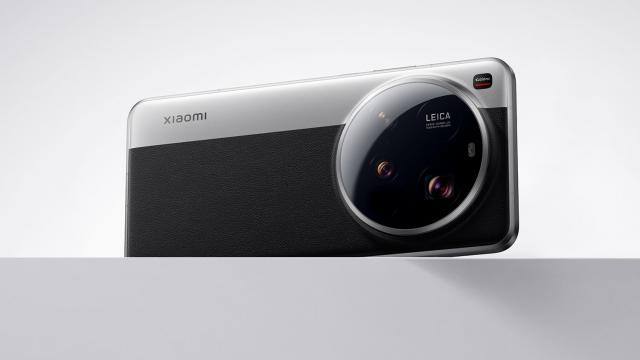 <b>Xiaomi renunţă la una dintre camerele lui Xiaomi 16 Ultra; Iată strategia sa foto pentru 2026</b>Xiaomi 16 Ultra s-ar pregăti să treacă de la sistemul de patru camere la unul cu trei senzori. Informația vine dintr-un leak semnat de Kartikey Singh, care indică faptul că flagship-ul programat pentru 2026 va păstra senzorul principal de 1 inch