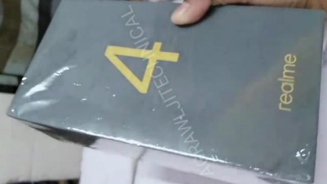 <b>Oppo Realme 4 îşi dezvăluie deja cutia, într-o scăpare video</b>Oppo lansa telefoanele Realme 3, inclusiv Realme 3 Pro în această primăvară şi iată că deja vorbim despre un Realme 4. Terminalul tocmai a înregistrat o scăpare, care include un video cu ambalajul său