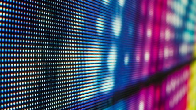 <b>Apple îşi creşte investiţiile în tehnologia MicroLED</b>În ultima vreme termenul microLED a început să își facă din ce în ce mai mult apariția online, în general fiind vorba despre știri în care Apple era implicată. Tot despre gigantul american vorbim și astăzi când aflăm ce planuri are Tim Cook pentru