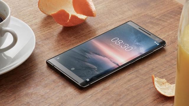 <b>Preț și disponibilitate Nokia 8 Sirocco în România</b>Pentru cei care vor un telefon mai deosebit și nu sunt pregătiți să treacă la un model cu aspect 18:9, încă mai există opțiuni foarte interesante pe piață. Nokia 8 Sirocco este un exemplu cât se poate de bun, telefon care în aceste zile