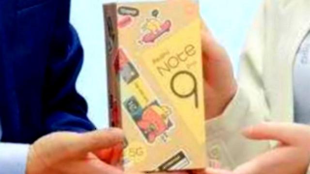 <b>Redmi Note 9 Pro 5G va sosi într-o cutie foarte colorată; Telefonul va fi anunțat oficial joi</b>Cu doar câteva zile rămâse până la debutul oficial, iată că Redmi Note 9 Pro 5G mai bifează o apariție - de această dată într-o fotografie postată chiar de către managerul general Redmi și anume Lu Weibing