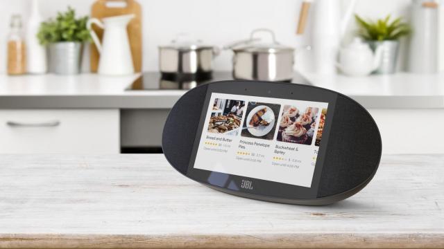 <b>Difuzoarele inteligente Google Smart Display vor fi puse în vânzare din iulie; Modele produse LG, JBL, Lenovo</b>La începutul acestui an Google anunţa platforma Smart Display, iar odată cu ea apăreau produse hardware realizate de JBL, LG, Lenovo şi chiar Sony. Se zvonea că la Google I/O 2018 aveam să vedem şi un produs flagship realizat chiar de Google, dar acesta..