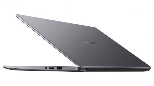 <b>Preț și disponibilitate HUAWEI MateBook D15 AMD în România (+ mouse, ghiozdan și boxă Huawei Sound cadou)</b>Printre noutățile de primăvară HUAWEI ajunse în România pe final de martie am avut și laptop-ul MateBook D15 2022 în varianta cu AMD Ryzen la bord. Acesta păstrează design-ul deja familiar, construcția premium și din articolul de față