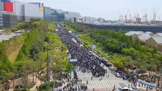 Criză sindicalistă la Samsung: angajaţii refuză bonusuri de 300.000 de dolari, pregătesc greva generală