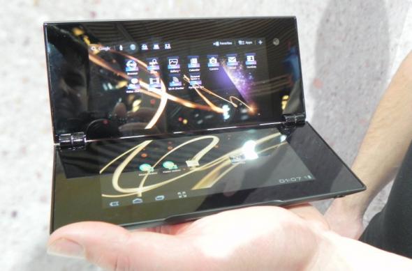 MWC 2012: Sony Tablet P preview și hands on - tableta dual display cu certificare PlayStation (Video): dscn0744jpg.jpg