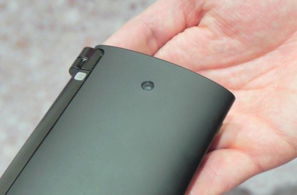 MWC 2012: Sony Tablet P preview și hands on - tableta dual display cu certificare PlayStation (Video): dscn0741jpg.jpg