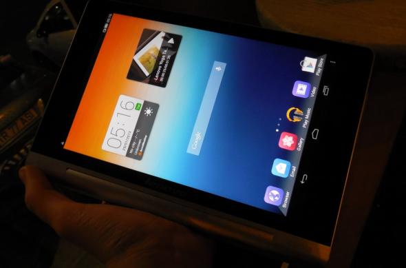 Noua tabletă Lenovo Yoga Tablet a fost lansată și În România: dscn0102jpg.jpg