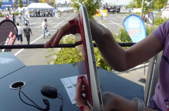 Lenovo IdeaPad K1 Într-o experiență hands-on de la Lenovo Do Tour 2011 (Video): p1240063jpg.jpg