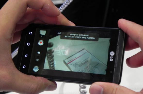 MWC 2011: LG Optimus 3D aduce tehnologia 3D pe micile ecrane; iată cum se comportă handsetul! (Video): dscn3260jpg.jpg