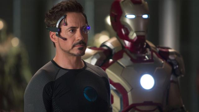 <b>Actorul Robert Downey Jr. se oferă să fie vocea AI-ului casnic creat de Mark Zuckerberg</b>Printre jucătorii de pe piața AI îi avem și pe cei de la Facebook, companie care a creat un asemenea AI destinat utilizării casnice. Se pare că actorul Robert Downey JR. s-ar fi oferit să fie vocea acestui asistent vocal