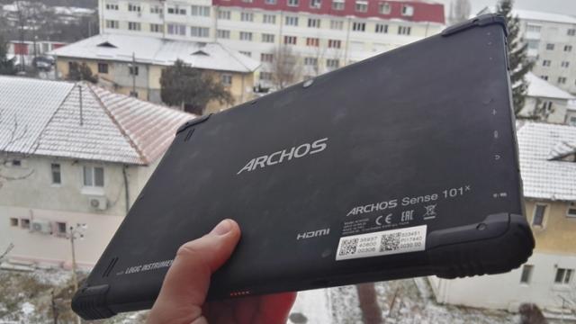 <b>Prezentare Archos Sense 101X: tabletă 4G rezistentă la căzături și apă, ce vine echipată cu ecran de 10 inch</b>Pe finalul lui 2017 a ajuns pe masa mea de teste și tableta Archos Sense 101X, un model semi-rugged ce pune în prim-plan o diagonală generoasă, conectivitate 4G LTE cu suport pentru apeluri voce și certificare pentru rezistența la contactul