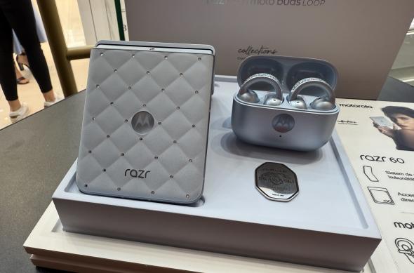 Motorola RAZR 60 (Briliant Collection) - Fotografii Hands-on: Photo 10.09.2025, 19 42 40.jpg