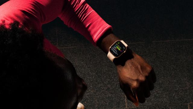 <b>Preț și disponibilitate Apple Watch Series 11 în România</b>Ceasurile cele noi Apple vin mai devreme la precomandă, inclusiv pe plan local, astfel că dacă vrei un Apple Watch Series 11 îl poți comanda încă de astăzi. Noi descoperim la ce sume se vinde, ce variante sunt comercializate și ce culori