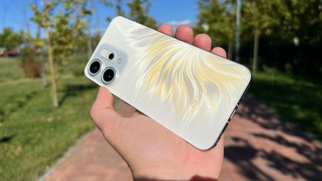 <b>OPPO Reno15 Pro își dezvăluie alte specificații, pe lângă camera de 200 de megapixeli anterior menționată </b>De abia s-a lansat OPPO Reno14 în România la început de lună septembrie 2025 şi deja apar scăpările pentru Reno15. E drept că în China programul de lansări e altfel decât la noi, dar specificaţiile sună tentant. Se pare că OPPO merge