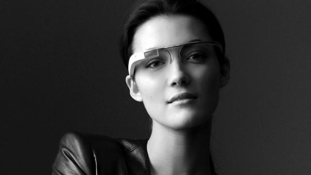 <b>Google recunoaște că Google Glass este un eșec</b>Scriem și știm de Google Glass din 2011 și produsul parcă refuza să se concretizeze într-un gadget produs în masă și cu preț accesibil. După ani întregi de perfecționare și reinventare, a venit momentul ca Google să își recunoască...