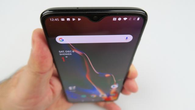 <b>Turul Magazinelor #561: Televizor 4K sub 1000 lei, cel mai ieftin laptop Full HD, OnePlus 6T 8 GB RAM sub 2100 lei</b>E momentul din nou pentru Turul Magazinelor, care de această dată are câteva 2 din fiecare, sau pe aproape. Avem două telefoane, un OnePlus 6T care iar a pierdut din preţ, dar şi un Sharp Aquos cu format atipic