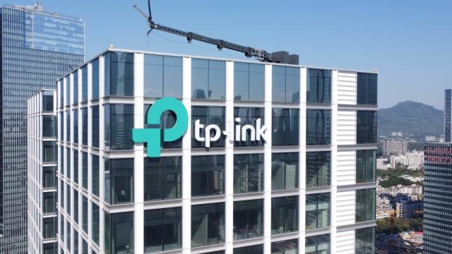 <b>TP-Link la MWC 2025: rețele AI pentru business și case inteligente; Wi-Fi avansat, fibră optică și sisteme smart home</b>TP-Link participă la Mobile World Congress (MWC) 2025 din Barcelona, unde prezintă noi soluții pentru rețele de internet și dispozitive smart home. Compania pune accent pe conectivitate mai rapidă, administrare eficientă prin inteligență artificială și..