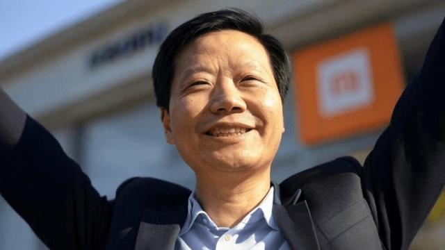 <b>Lei Jun, cel mai bogat om din China pentru o oră după creșterea acțiunilor Xiaomi</b>Lei Jun, fondatorul Xiaomi, a fost pentru scurt timp cel mai bogat om din China după ce acțiunile companiei au crescut cu peste 4%, atingând un nou maxim istoric. Creșterea l-a plasat temporar peste Zhong Shanshan, fondatorul Nongfu Spring, dar acțiunile