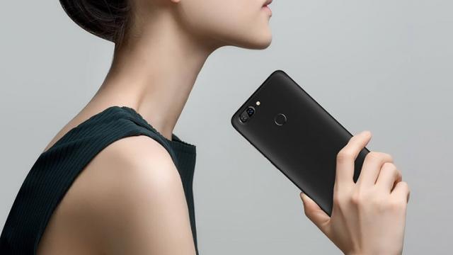 <b>Lenovo S5, smartphone cu ecran FHD+ de 5.7 inch, 4 GB RAM și cipset Snapdragon 625 la doar 130 euro pe Cafago!</b>Astăzi retailerul chinez Cafago ne propune o reducere foarte atractivă, cea asociată smartphone-ului Lenovo S5 pe care îl putem achiziționa pentru numai 150 euro în acest moment. Pentru suma plătită primim un terminal echipat cu procesor