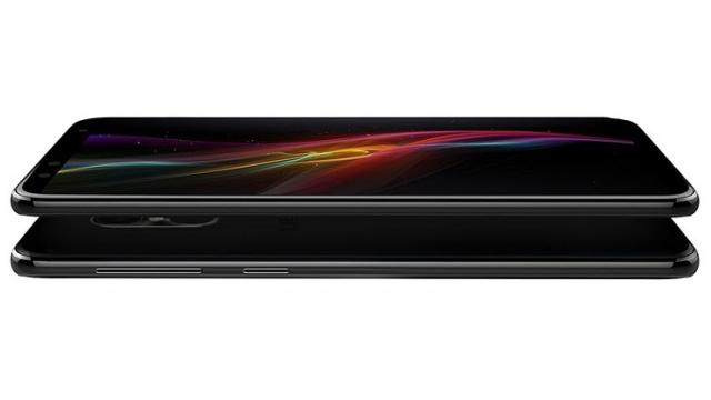 <b>Blu Pure View debutează la un preț de 199 dolari; are ecran 18:9 de 5.7 inch și 3 GB RAM</b>Din partea companiei Blu sosește astăzi lansarea telefonului Pure View, terminal cu preț de 199 dolari ce aduce la bord un ecran de 5.7 inch cu rezoluție HD+ și aspect 18:9, un procesor MediaTek și 3 GB RAM. Avem pe lista de dotări și un