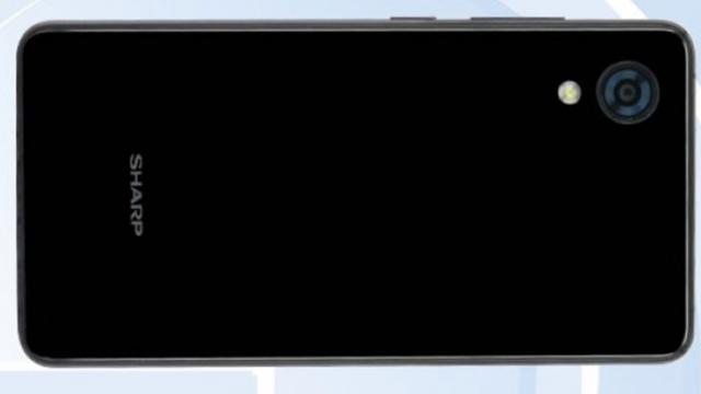 <b>Un telefon Sharp nou cu ecran edge to edge primeşte certificarea TENAA: Sharp FS8018</b>Japonezii de la Sharp lucrează la noi telefoane cu ecran edge-to-edge, cel mai recent exemplu fiind modelul FS8018 care s-a dezvăluit pe TENAA. Produsul a obținut certificarea și astfel avem ocazia să vedem câteva imagini ale sale și să aflăm