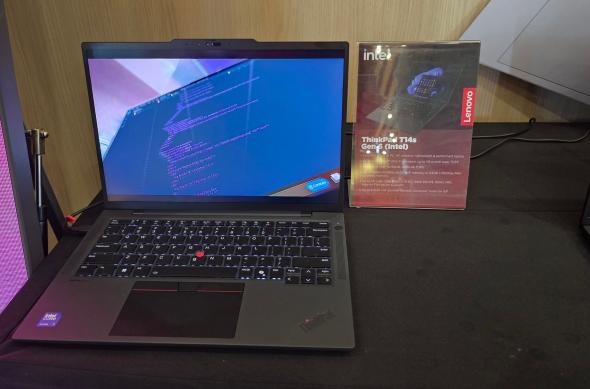 Lenovo ThinkPad T14s Gen 6 - Fotografii: T14S (3).jpg