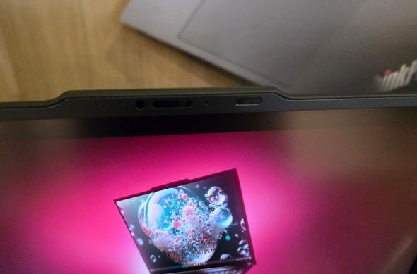 Lenovo ThinkPad X1 Carbon Gen 13 Aura Edition - Fotografii: ThinkPad X1 Carbon (4).jpg