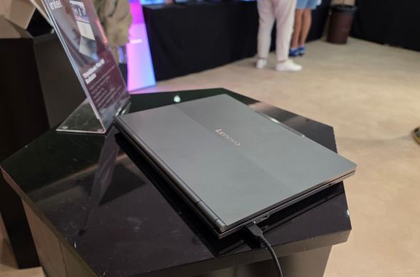 Lenovo Yoga Tab Plus - Fotografii: yOGA TAB PLUS (2).jpg