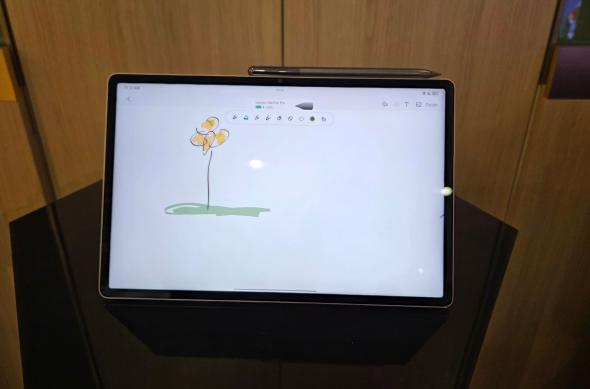 Lenovo Yoga Tab Plus - Fotografii: yOGA TAB PLUS (10).jpg