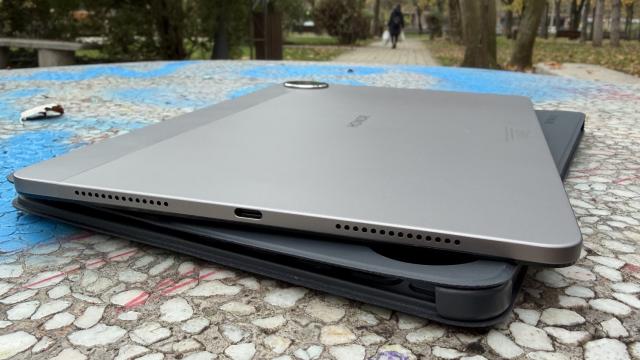 <b>HONOR Pad 10: 6 difuzoare Spatial Audio, cât se poate de puternice</b>Încadrasem în mintea mea tableta HONOR Pad 10 la midrange, deci aşteptările erau pe măsură, doar că au fost depăşite. Trebuia totuşi să mă gândesc, având în vedere că primim 6 difuzoare la bord. Cu suport Spaţial Audio aş adăuga. Există şi reducere