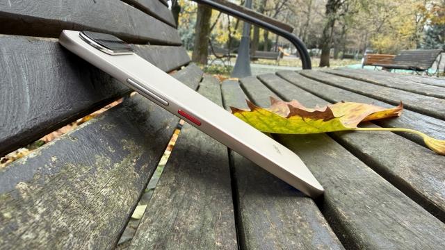 <b>Nubia Air: Benchmark-uri acceptabile în zona entry level</b>Nubia Air nu vrea să fie telefon de gaming sau vreun "powerhouse", are un procesor suficient pentru zona entry level, un Unisoc. Acest Unisoc T8300 nu e foarte răspândit, se mai găseşte doar pe Nubia Neo 3. E un cip produs de TSMC, pe baza tehnologiei