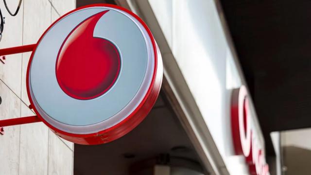 <b>Vodafone atrage și clienții Business prin oferte la portare! Nelimitat și iPhone 16 Plus la abonament Evolve 4</b>Operatorii de la noi au atras mult atenția în ultimele săptămâni și nu prin lansări sau anunțuri, ci prin decizii controversate legate de extra costuri pentru a intra în apel cu operatori, sau taxarea reîncărcărilor din aplicații