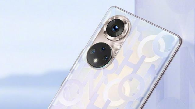 <b>Honor X20 Max va avea un ecran uriaş, de 7.2 inch; Îşi dezvăluie specificaţiile şi numele de cod "King Kong"</b>Honor a lansat în august telefonul Honor X20 5G, cu ecran cu refresh rate de 120 HZ, cameră triplă şi procesor Dimensity 900. Acum ne pregăteşte şi un model derivat cu ecran foarte mare, un Honor X20 Max, care apare azi sub numele de cod "King Kong" şi..