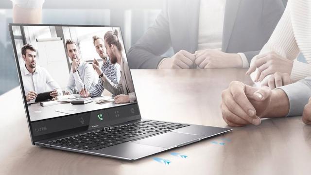 <b>MWC 2018: Huawei Matebook X Pro este noul laptop premium de la Huawei, cu ecran edge to edge</b>Huawei şi-a început prezentarea de azi de la MWC 2018 cu laptopul Huawei MateBook X Pro (2018), care trece la un nivel mai high end decât predecesorii săi. Ia MacBook-ul în colimator cu o diagonală de 13.9 inch şi un corp metalic premium, dar cel mai..